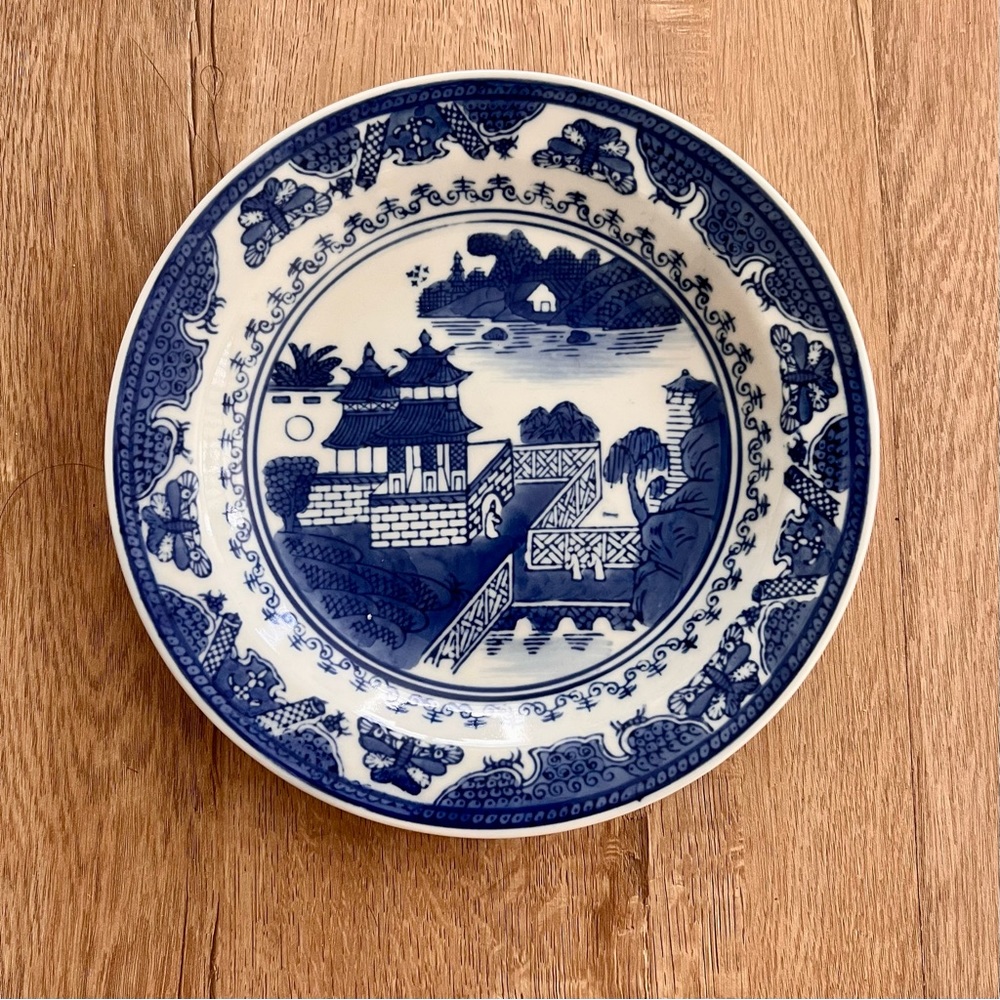 Vintage‎ China Qing Dynasty Marked Porcelain Garden Blue White Plate 8”
